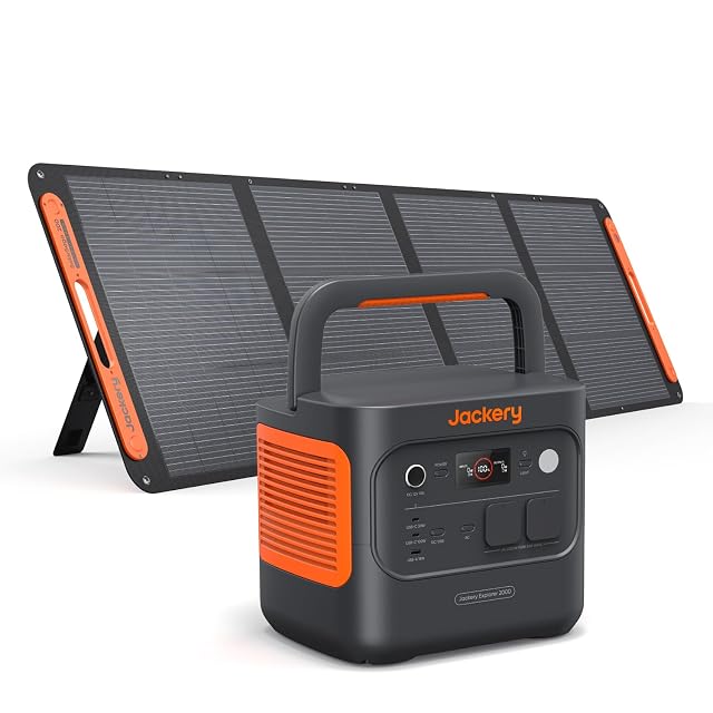 Jackery Explorer 2000 v2 Powerstation mit einem faltbaren 200-W-Solarpanel dahinter